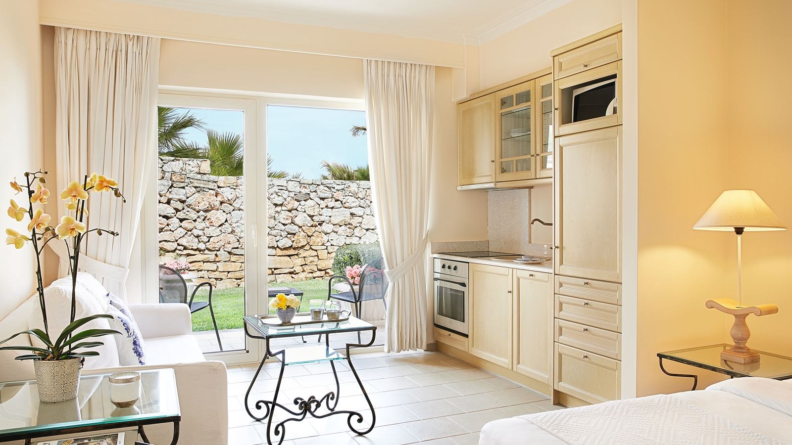 rooms-casa-marina-family-apartment-pool--garden-view