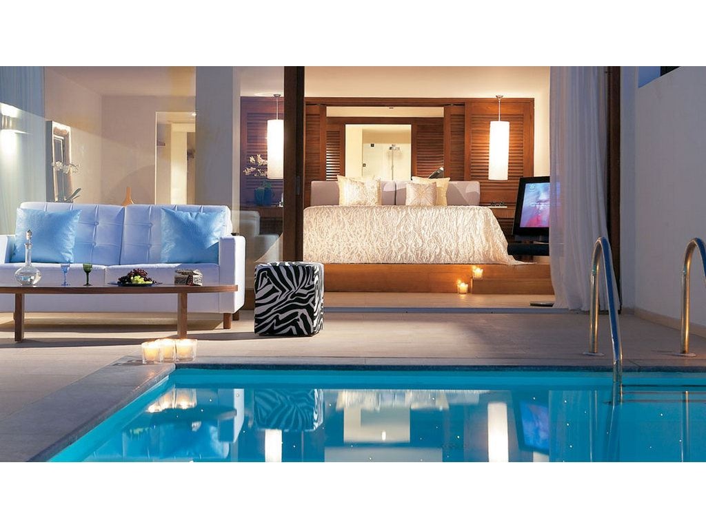 rooms-2bedroom-suite-gym--private-pool