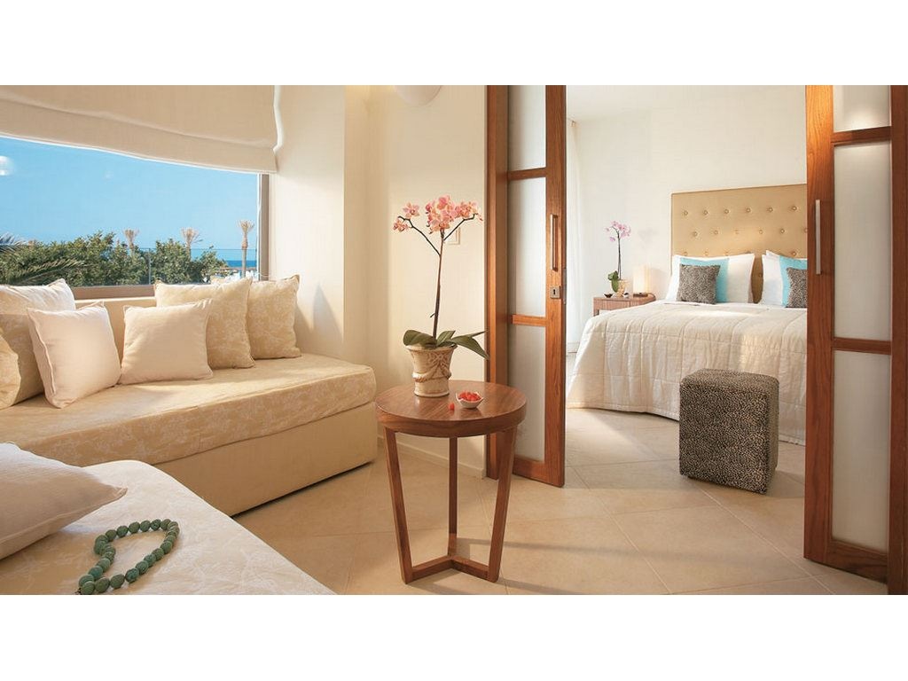 rooms-luxury-family-room-mountain-view