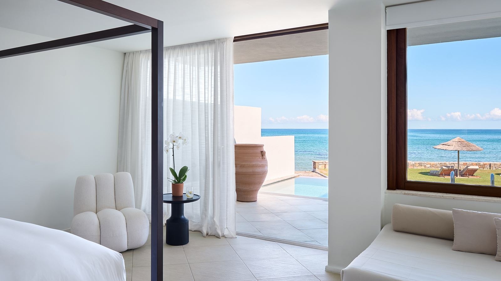 rooms-junior-bungalow-suite-waterfront-private-pool