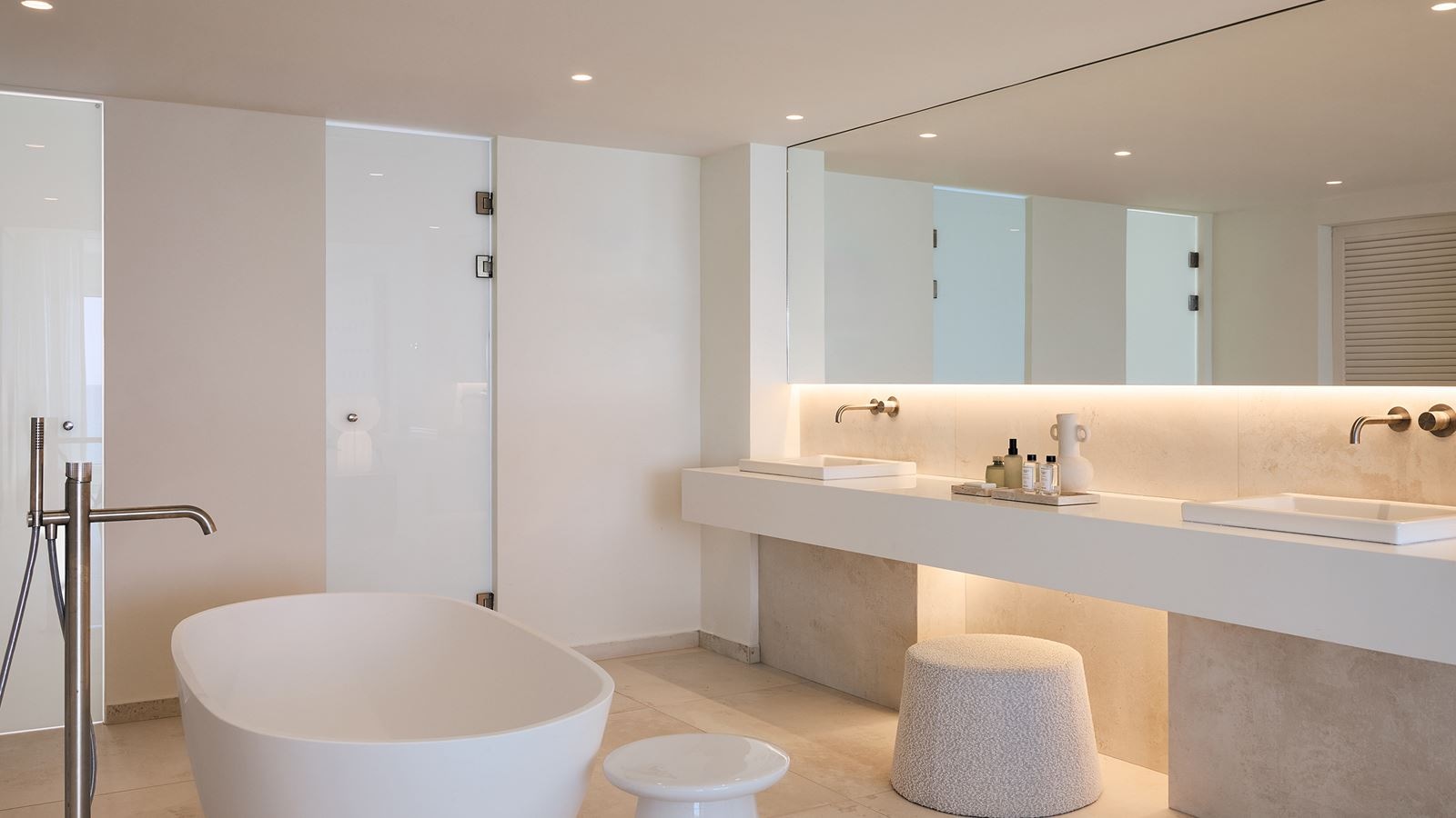 rooms-amirandes-white-suite