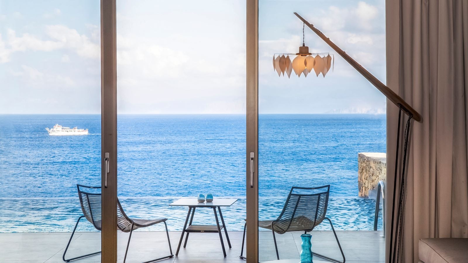 rooms-deep-blue-deluxe-waterfront-bungalow-private-pool