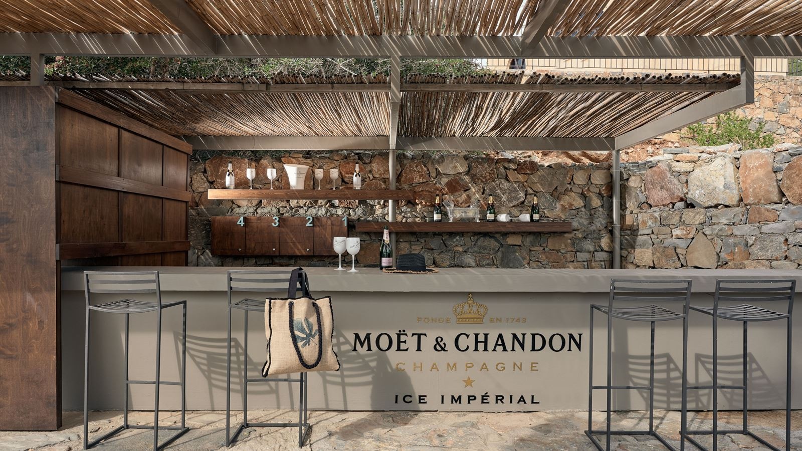 bars-breeze-all-day-beach-lounge