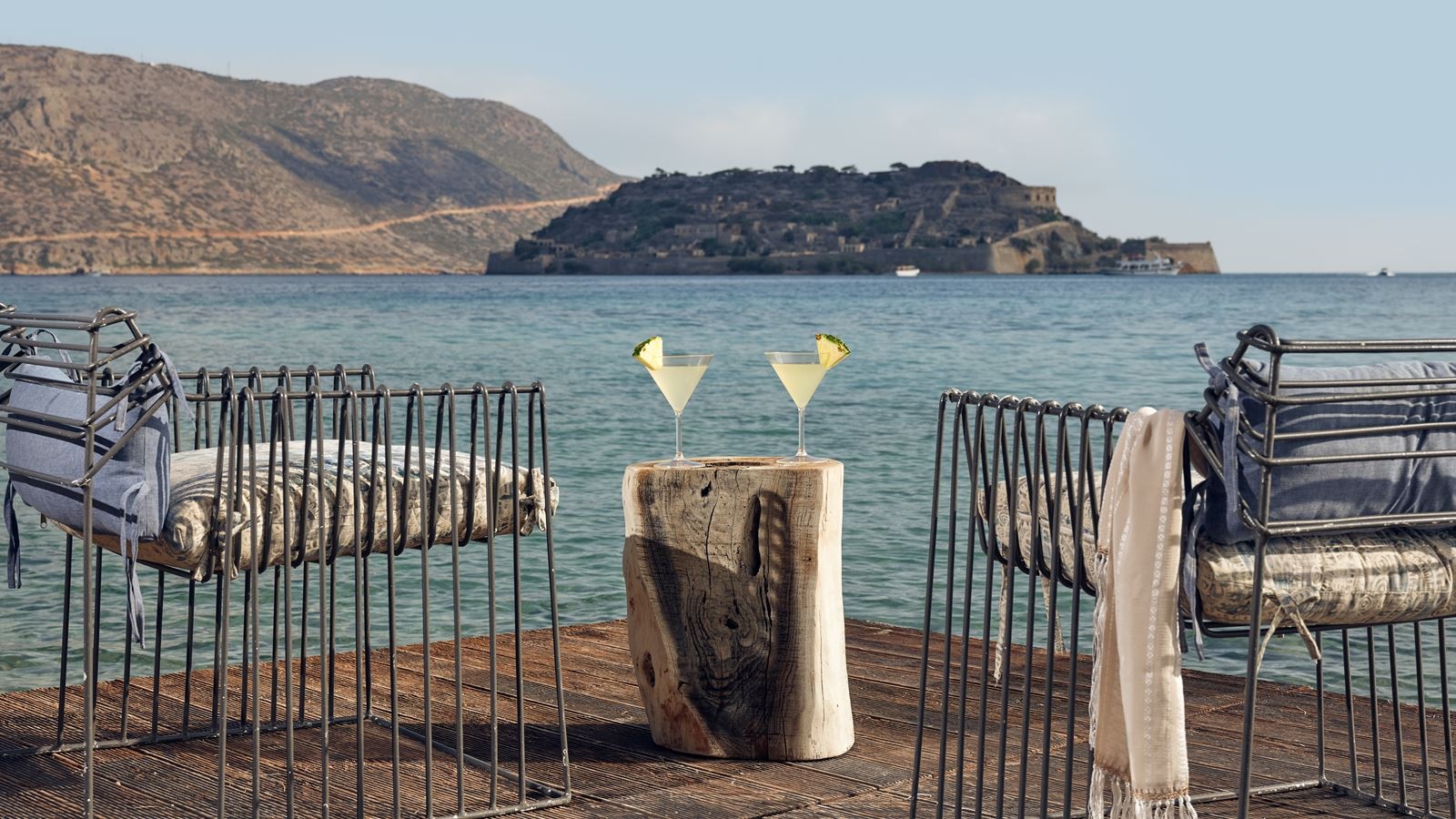 bars-breeze-all-day-beach-lounge