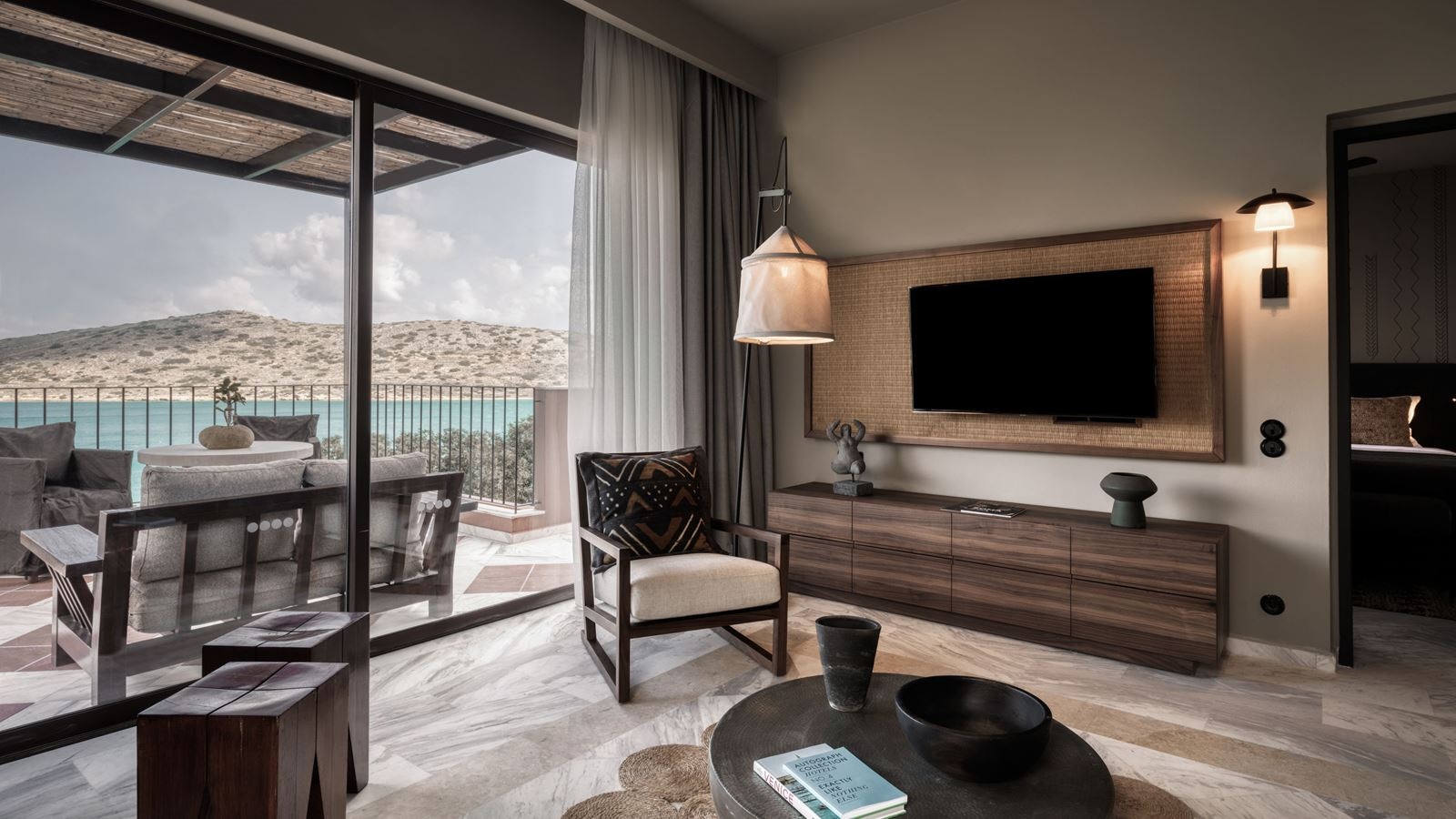 rooms-premium-1-bdr-suite-sv-with-private-pool