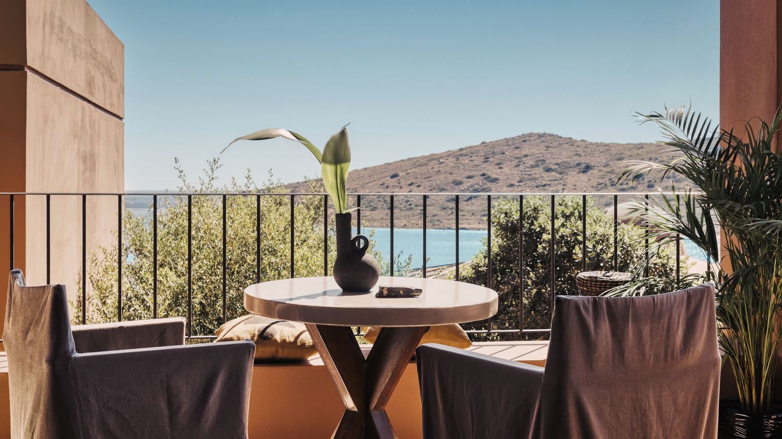 rooms-family-suite-sv-with-outdoor-jacuzzi