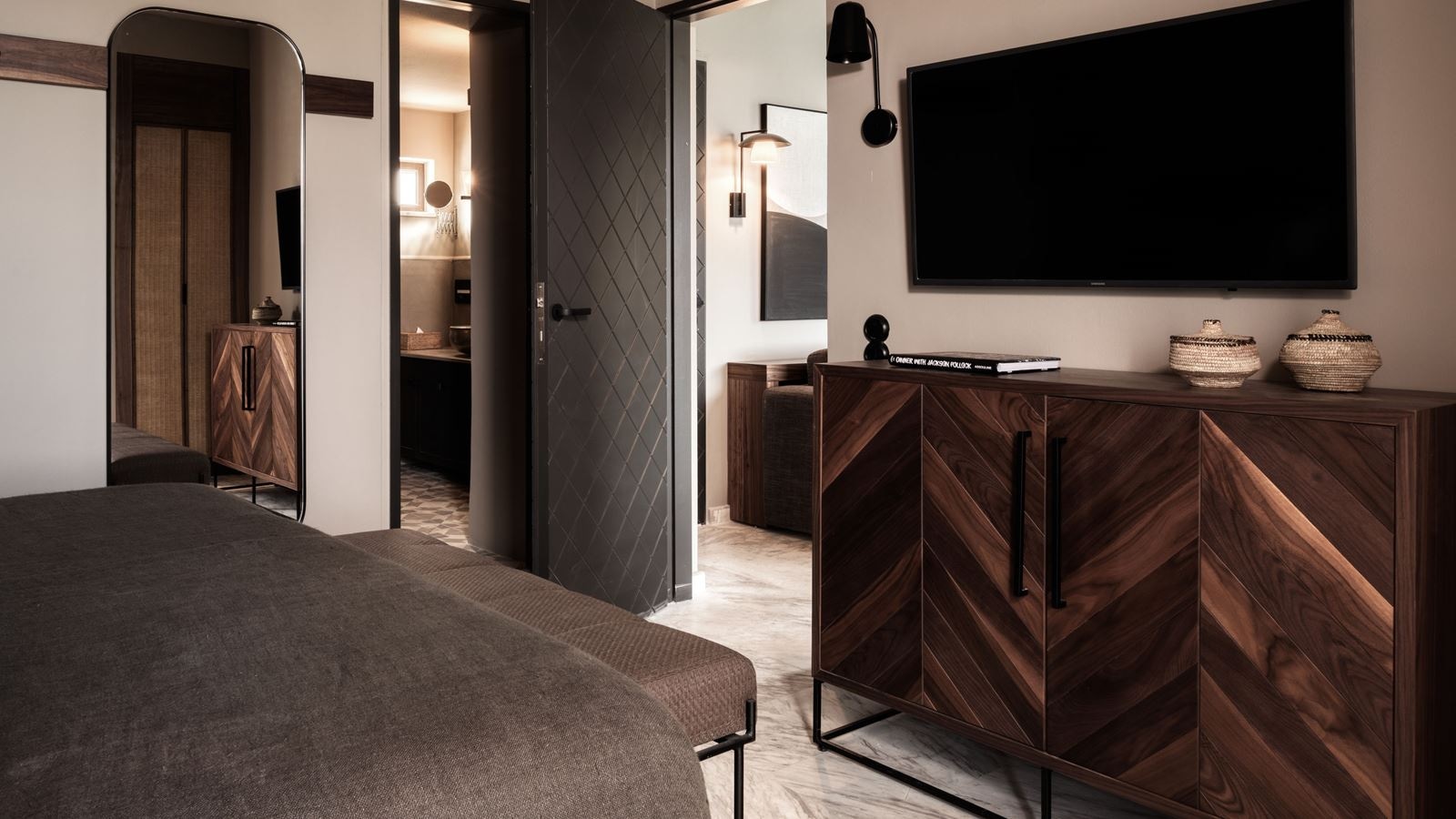 rooms-family-suite-sv-with-outdoor-jacuzzi