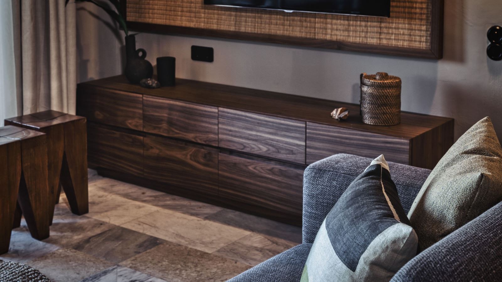 rooms-family-suite-gv-with-outdoor-jacuzzi