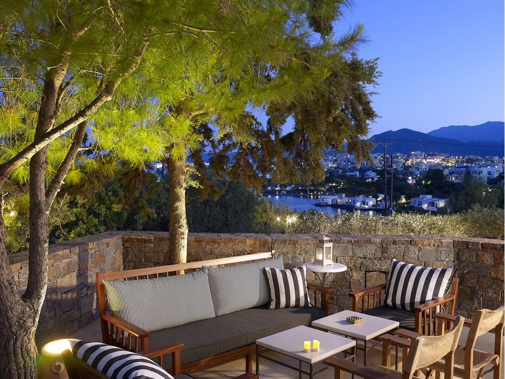 bars-the-astra-bar-veranda-and-lounge