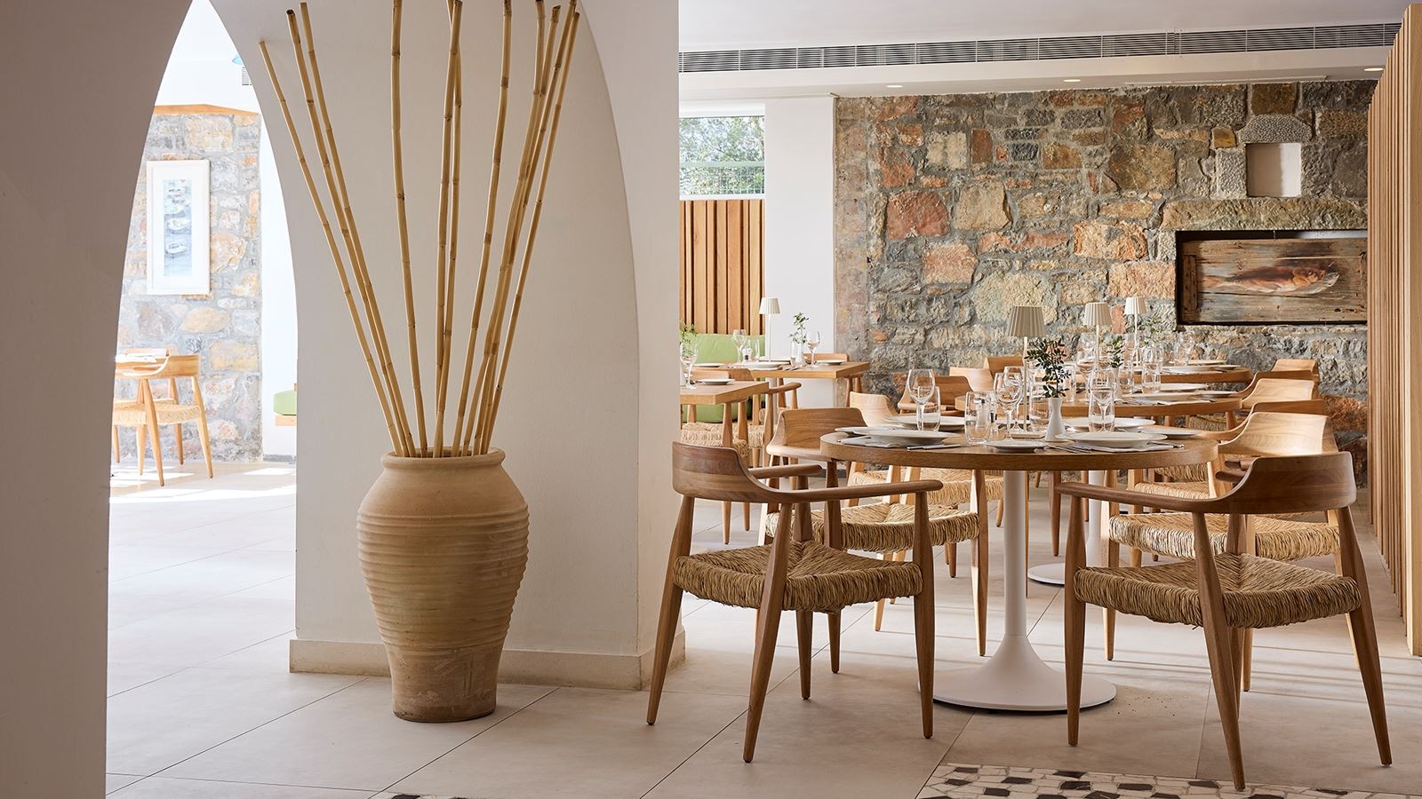 restaurants-labyrinthos-main-restaurant