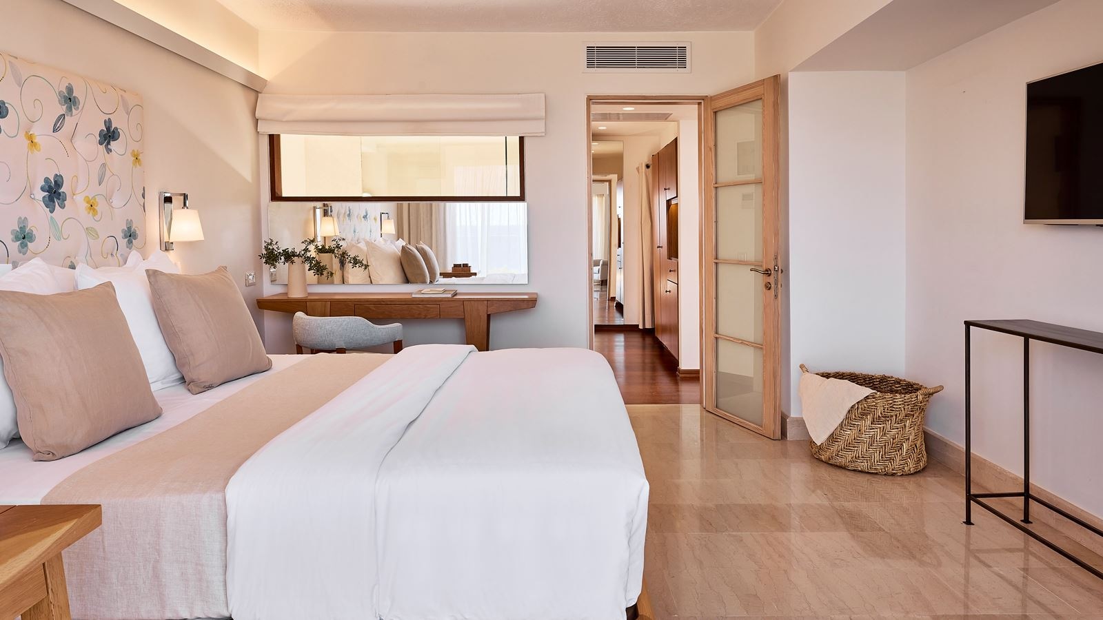 rooms-classic-suite-1bdrm-sea-view