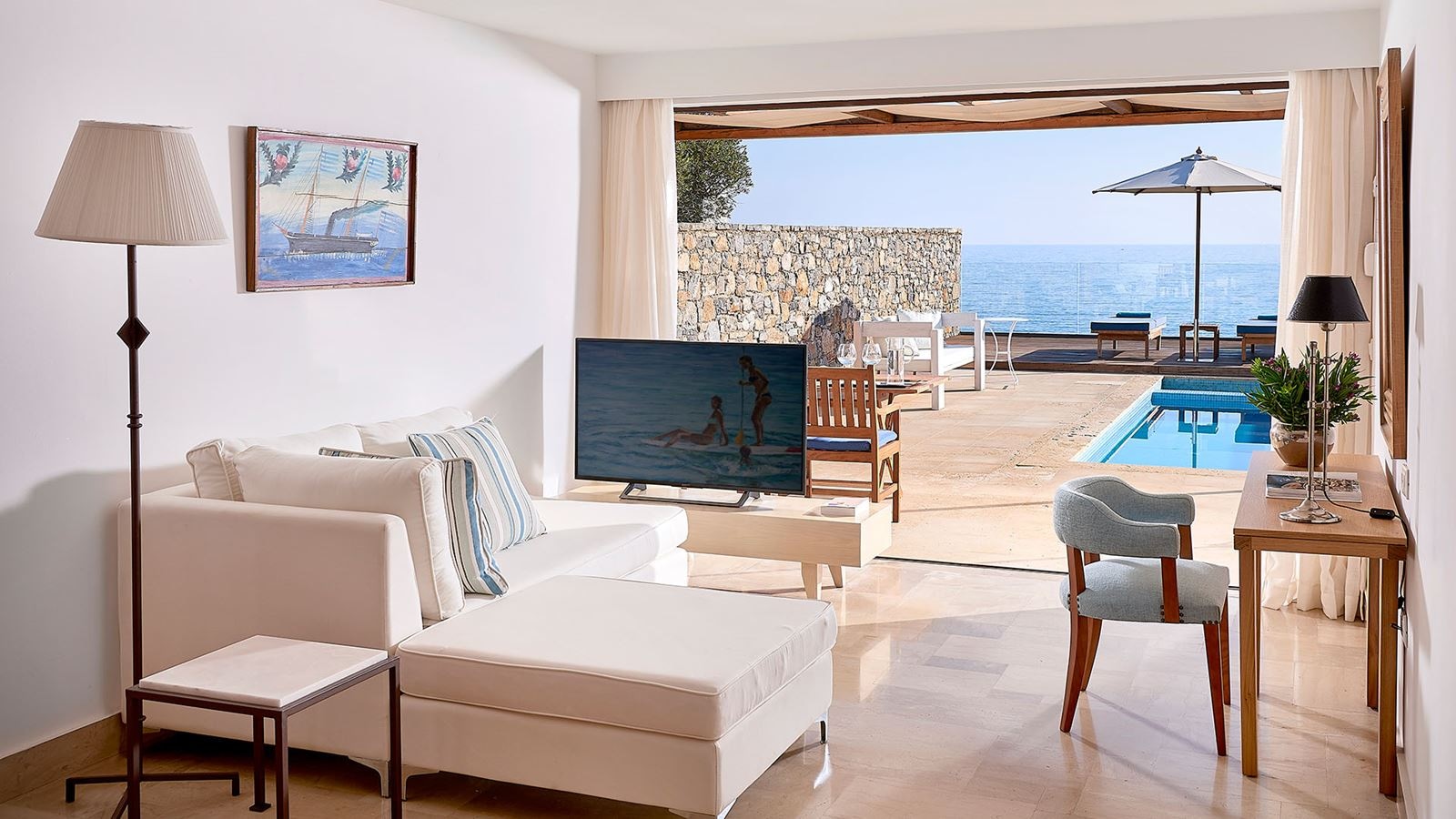 rooms-club-suite-1bdrm-private-pool-seafront-view