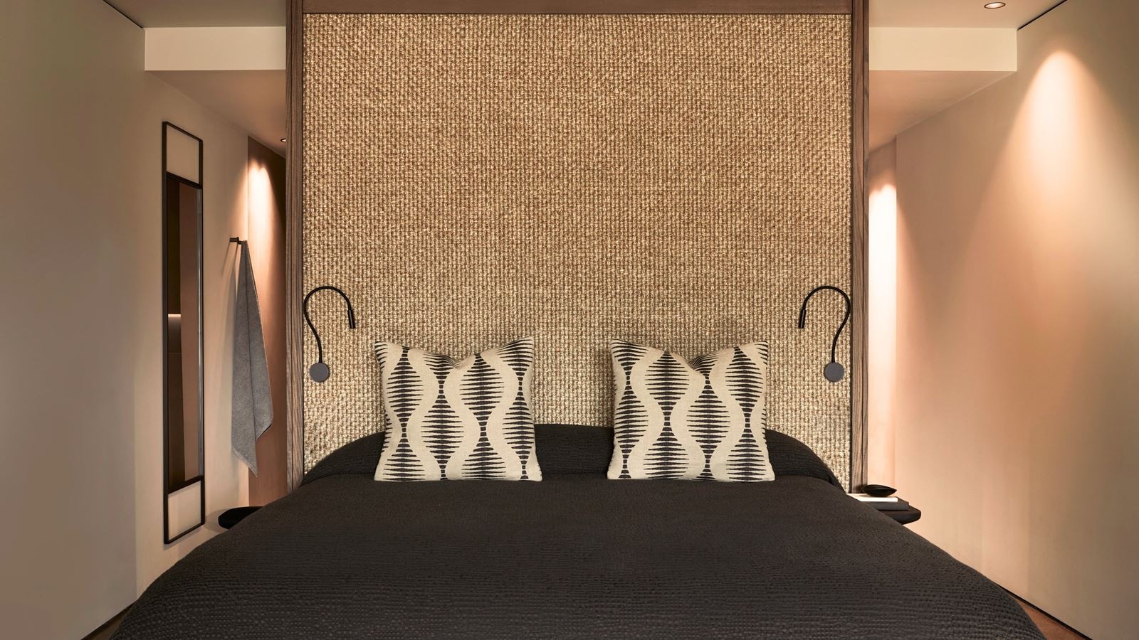 rooms-euphoria-junior-suite-private-pool