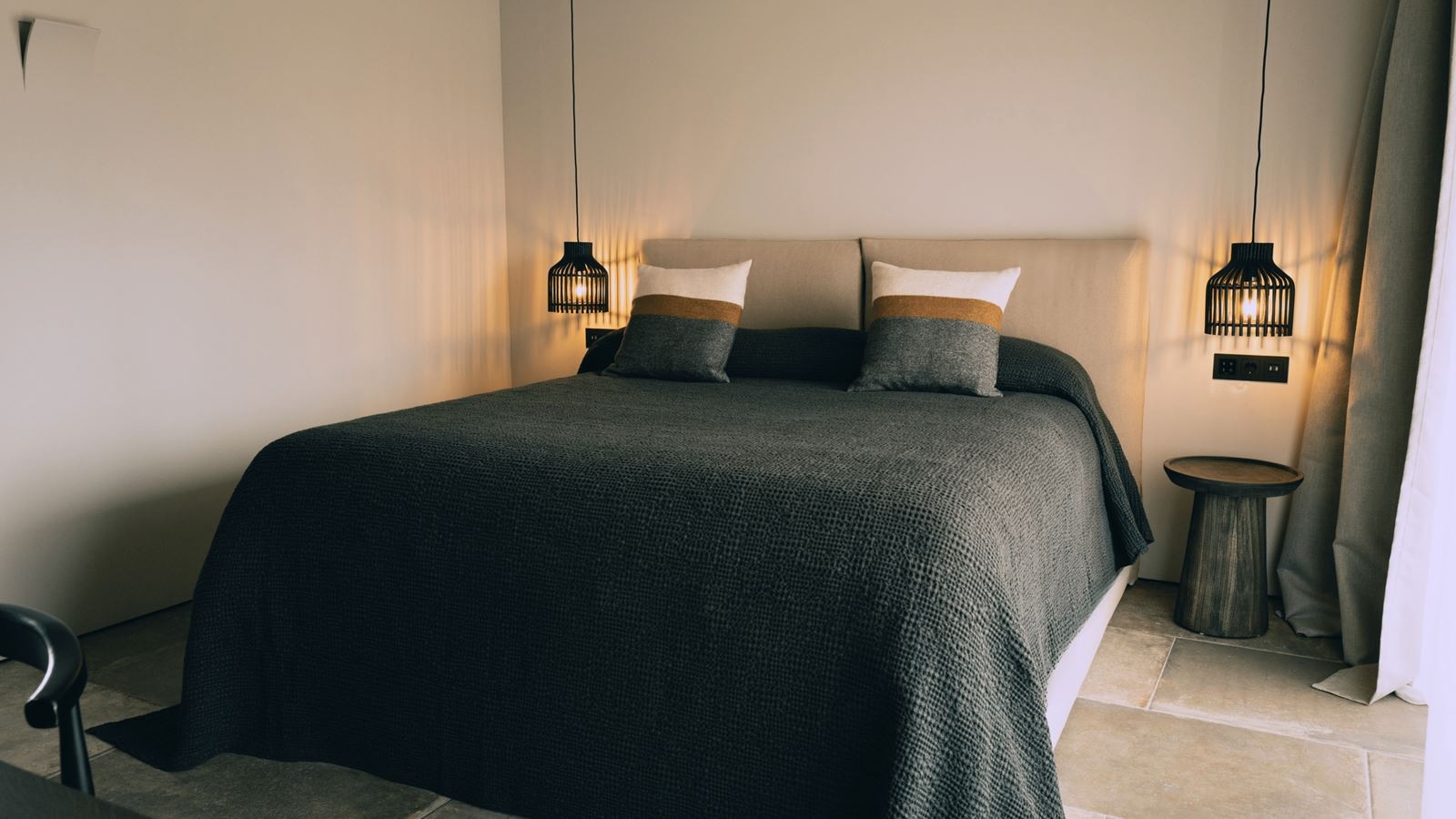 rooms-1-bedroom-island-suite-sea-view