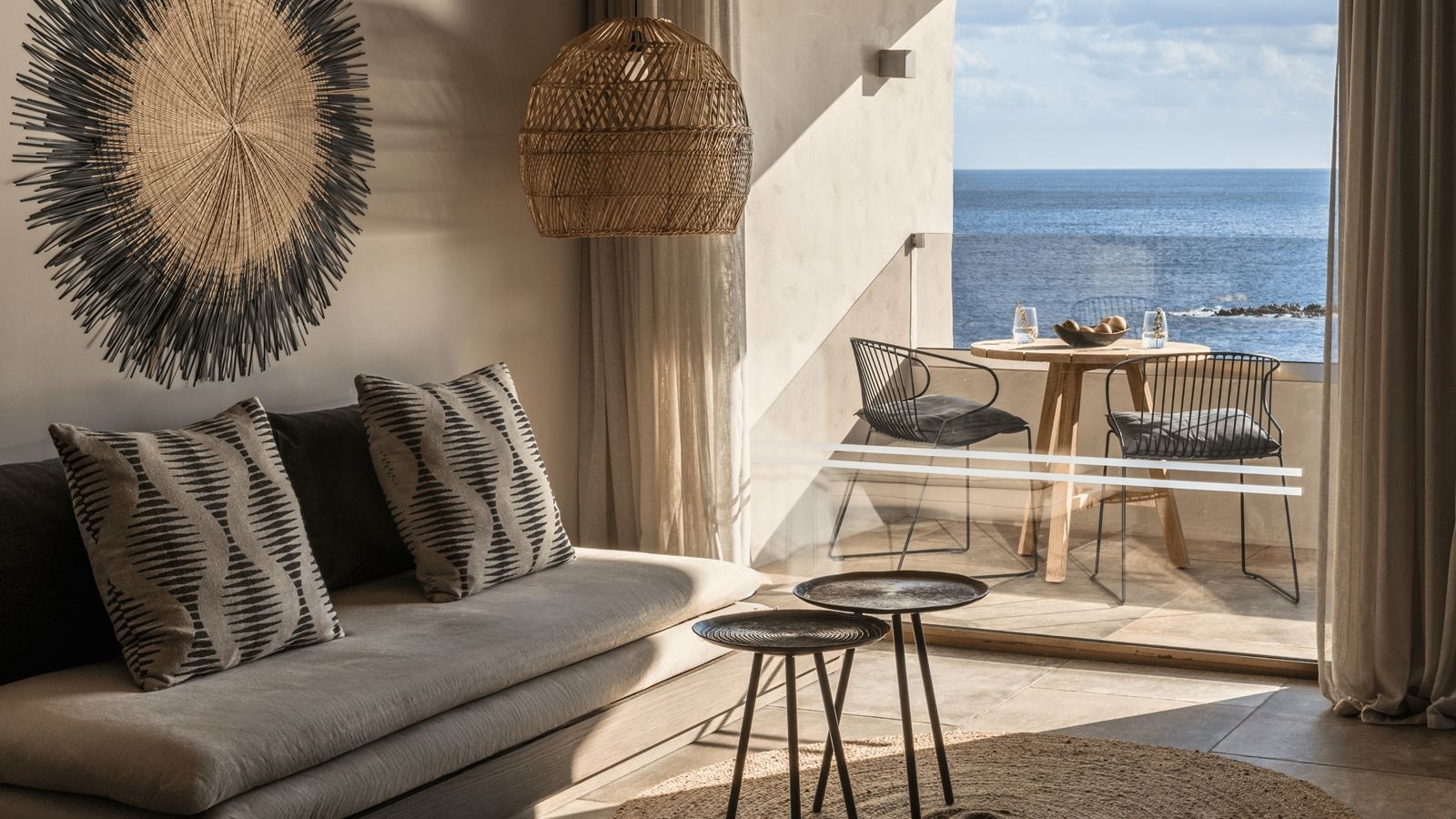 rooms-1-bedroom-infinity-blue-suite