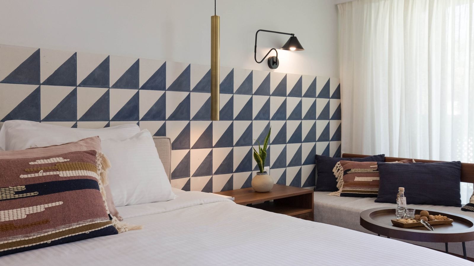 rooms-bungalow-pool-view-for-single-use