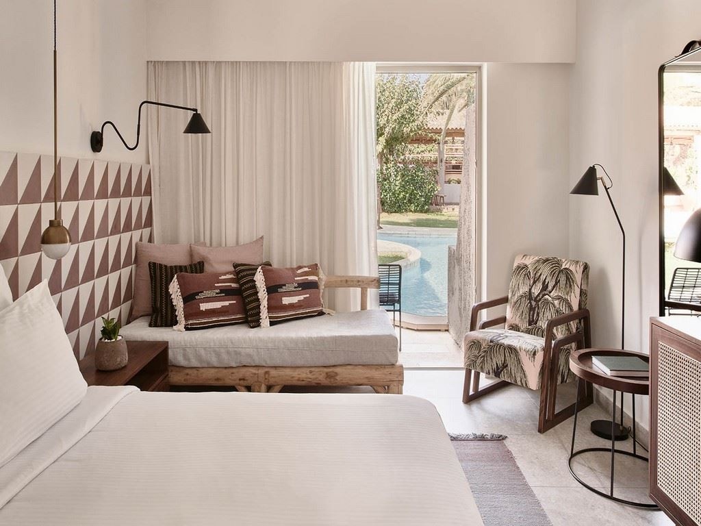 rooms-bungalow-pool-front-for-single-use