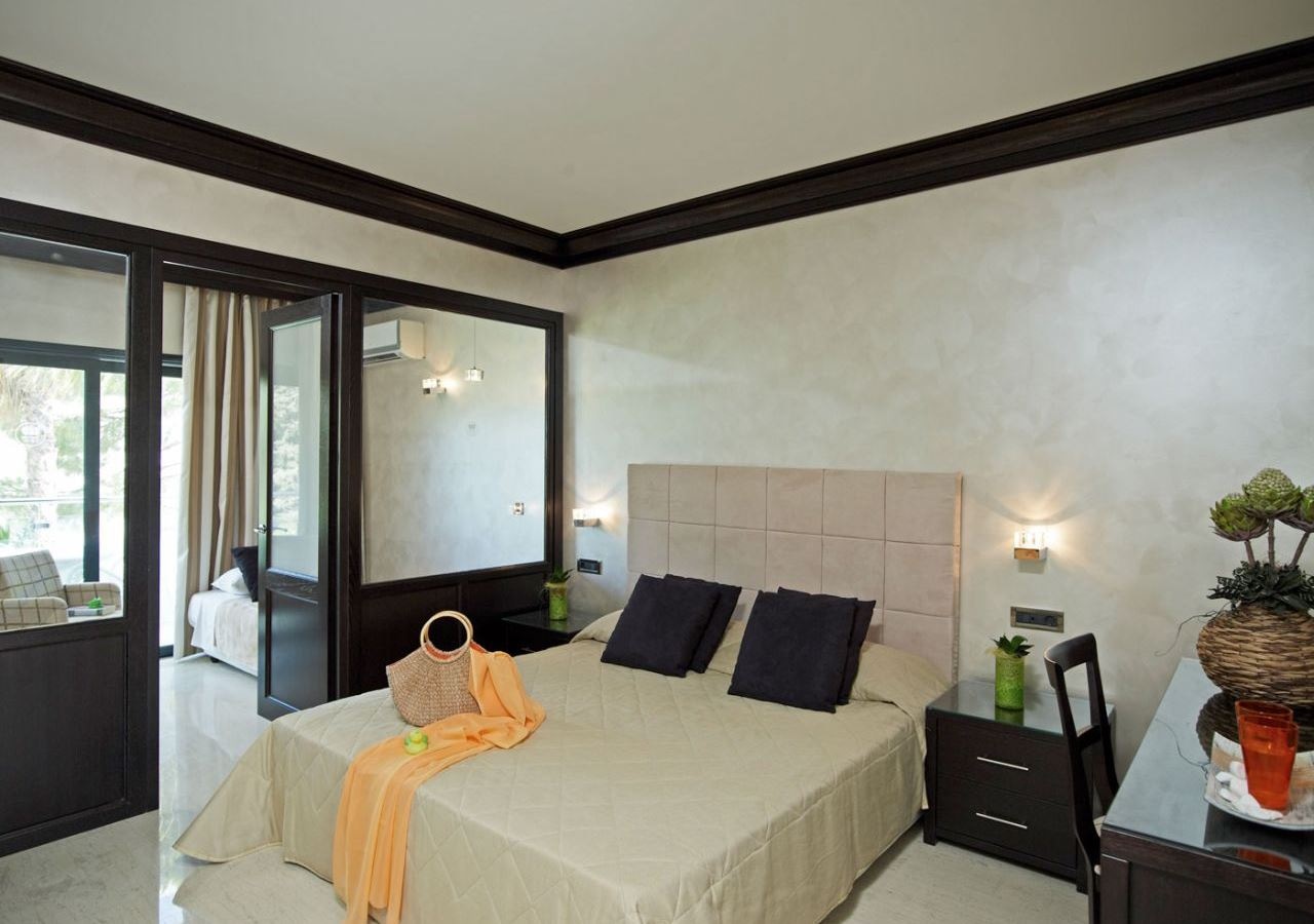 rooms-family-land-view