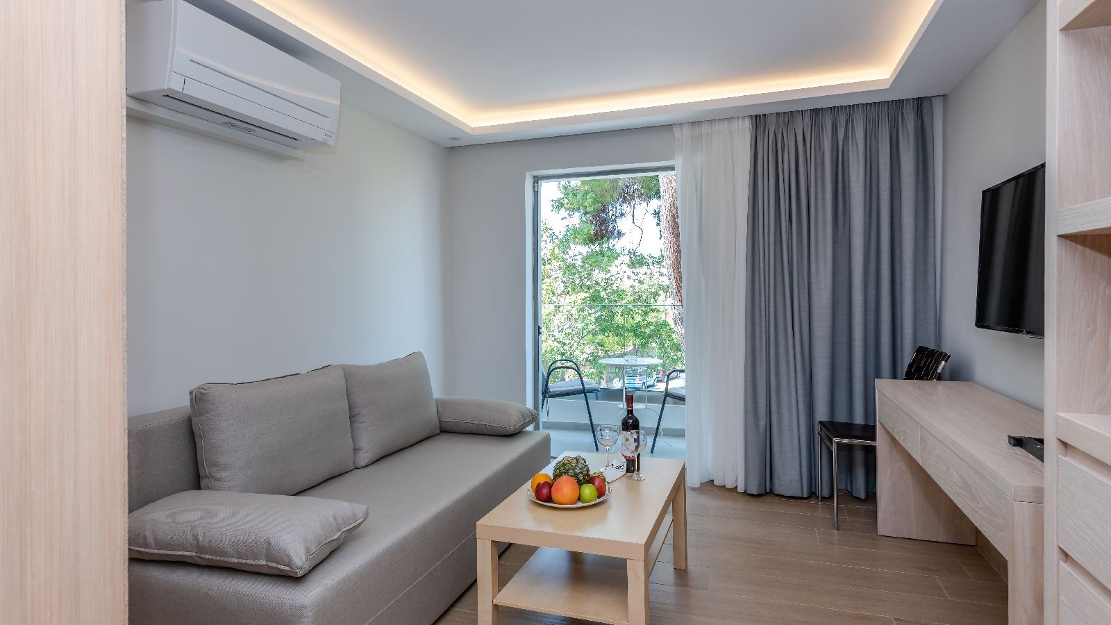 rooms-suite-junior-balcony-or-terrace