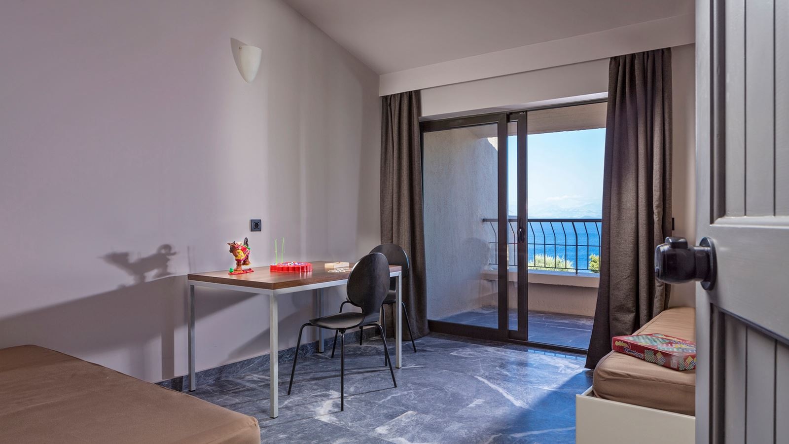 rooms-family-suite-two-2-bedroom