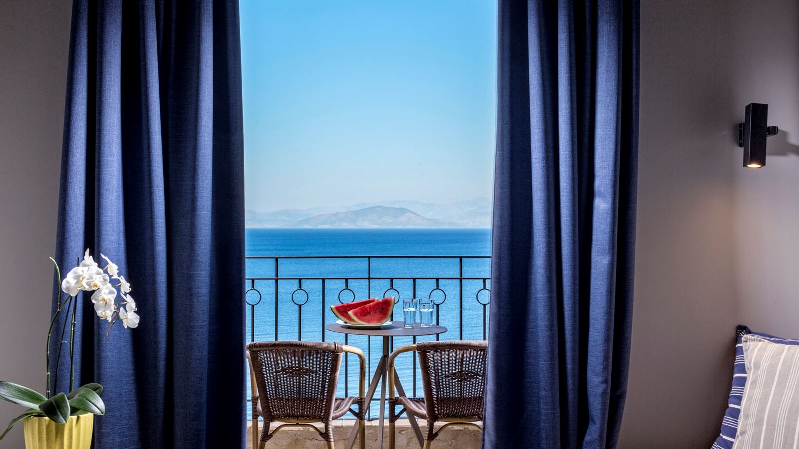 rooms-main-building-single--room-sea-view