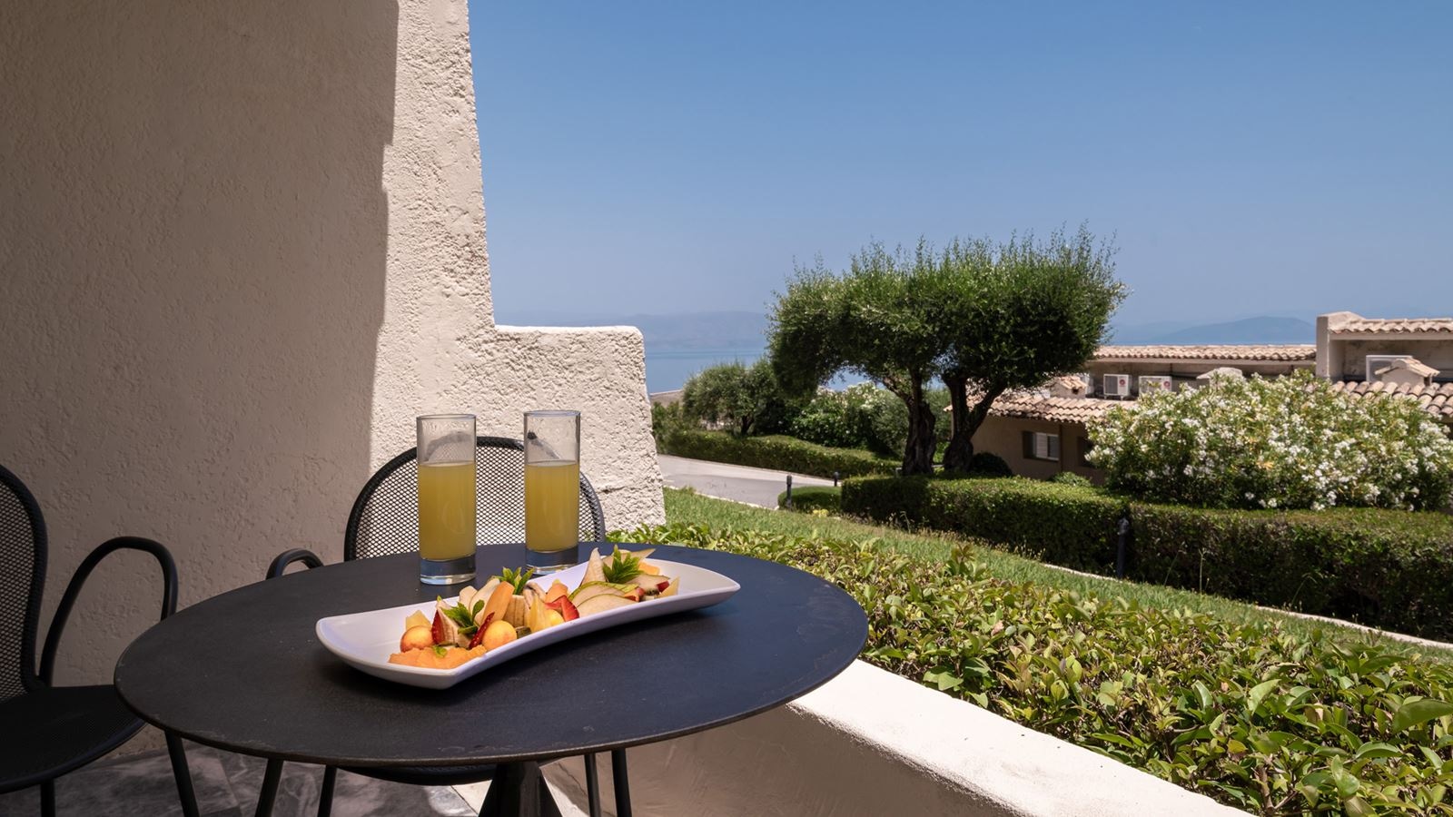 rooms-bungalow-single-room-garden-view