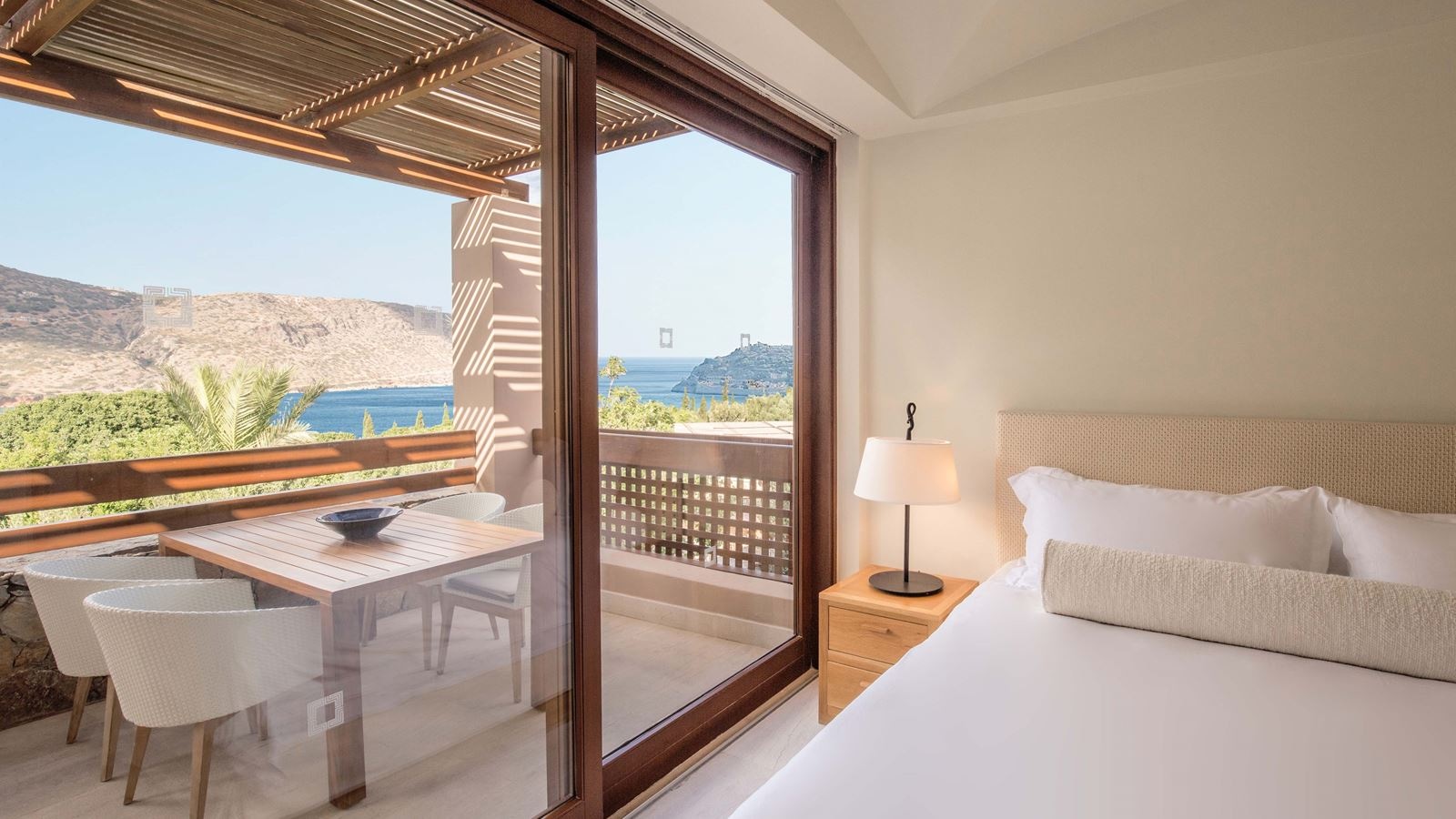 rooms-deluxe-bungalow-sea-view