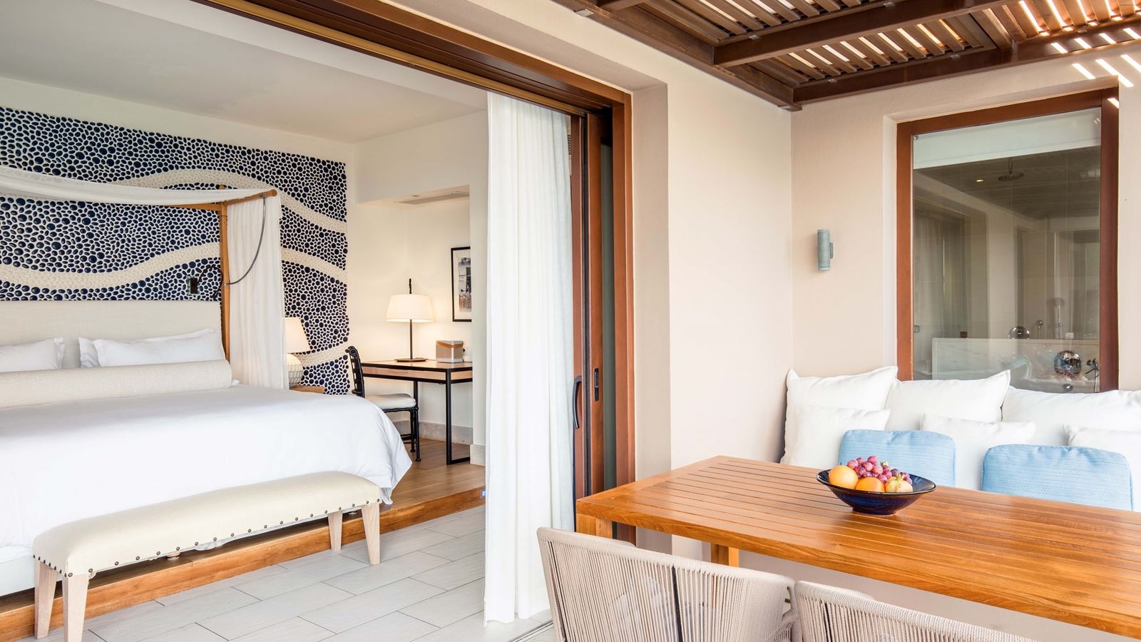 rooms-island-suite-sea-view-private-heated-pool