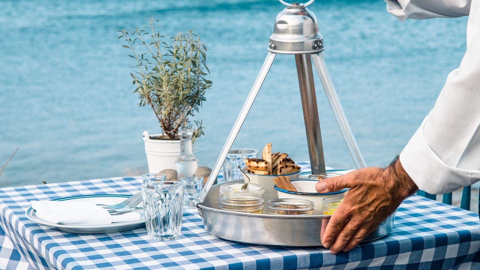 restaurants-blue-door