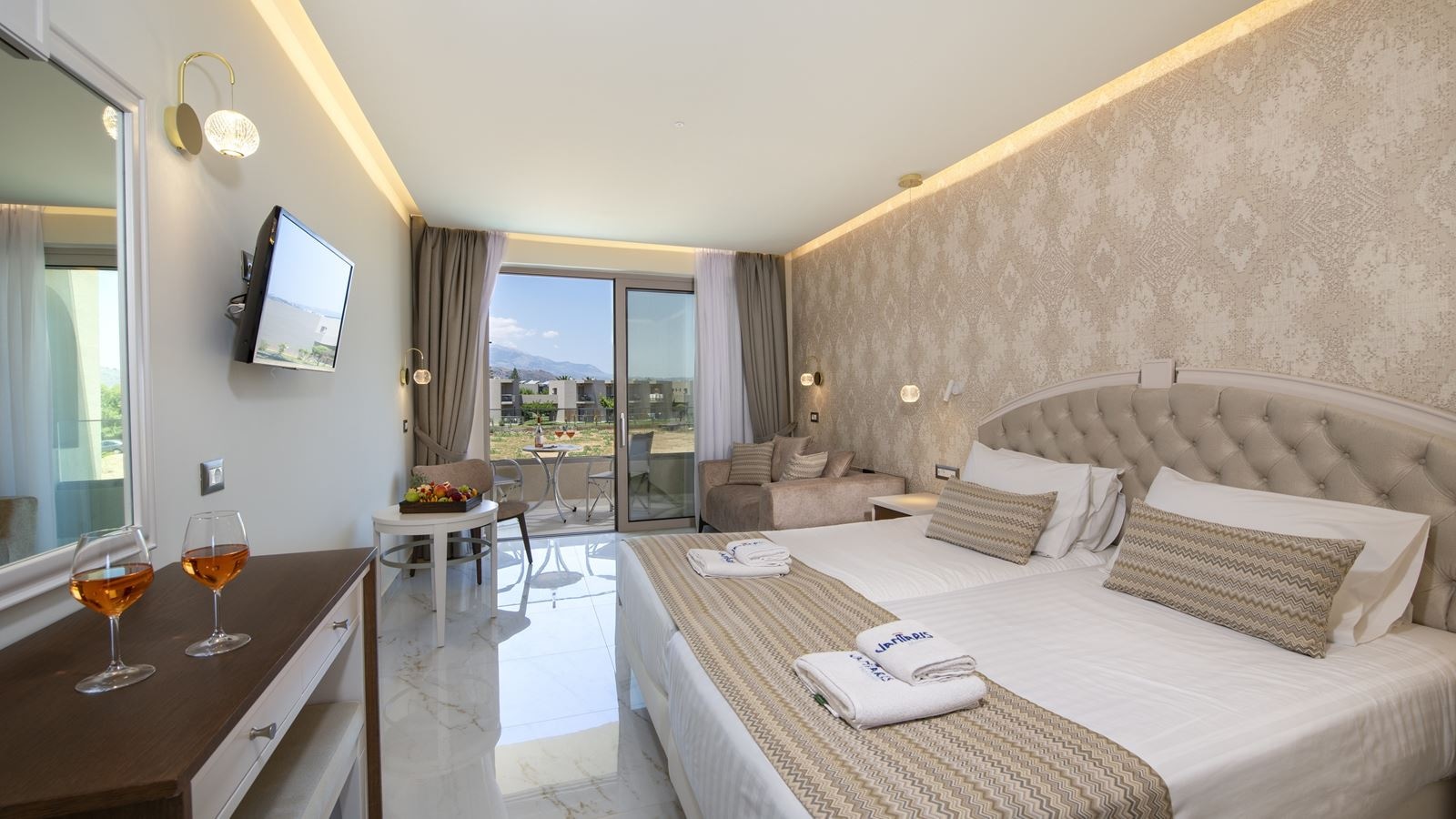 rooms-superior-double-partial-sea-view-balcony