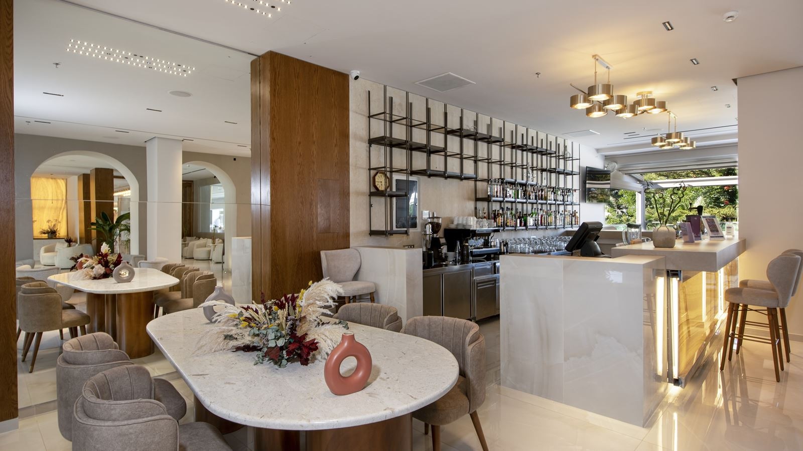 bars-aptera-beach-bar