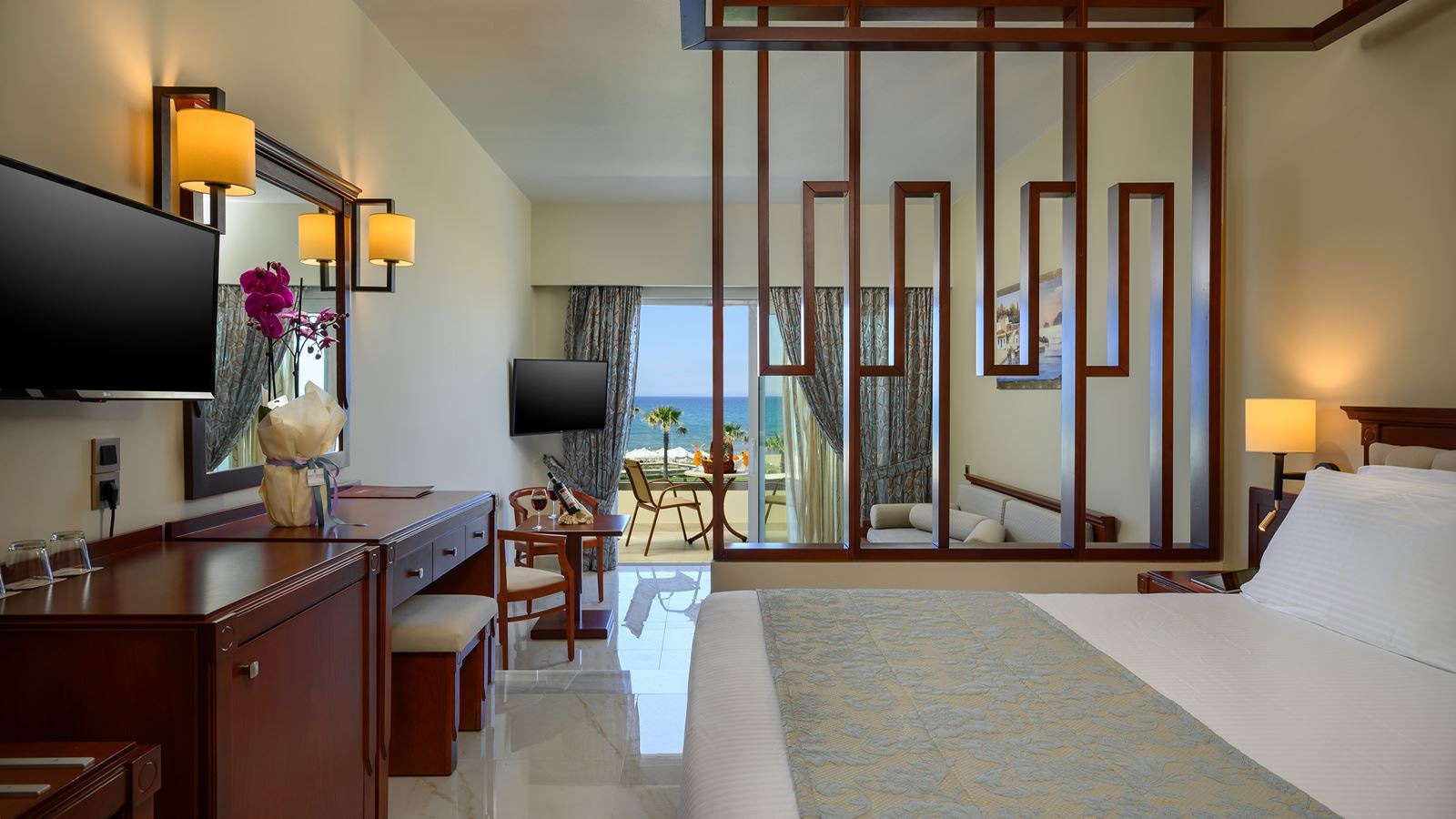 rooms-junior-suite-front-sea-view