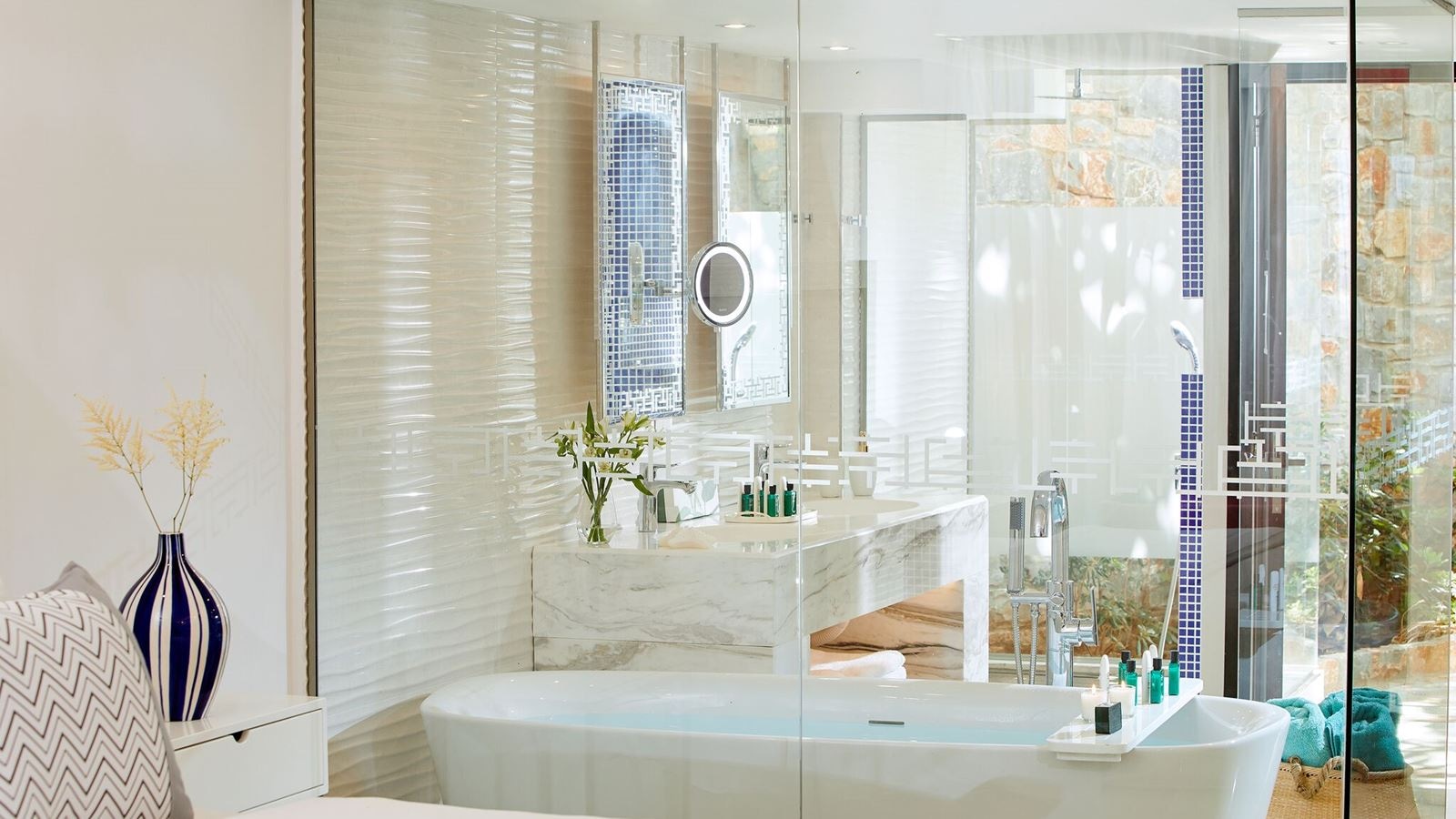 rooms-signature-island-suite-sea-view