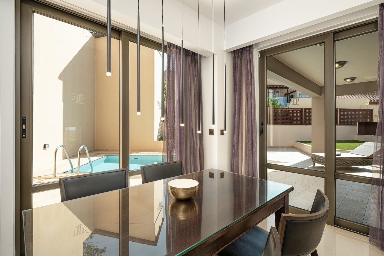 rooms-2-bedroom-suite-private-pool-and-jacuzzi