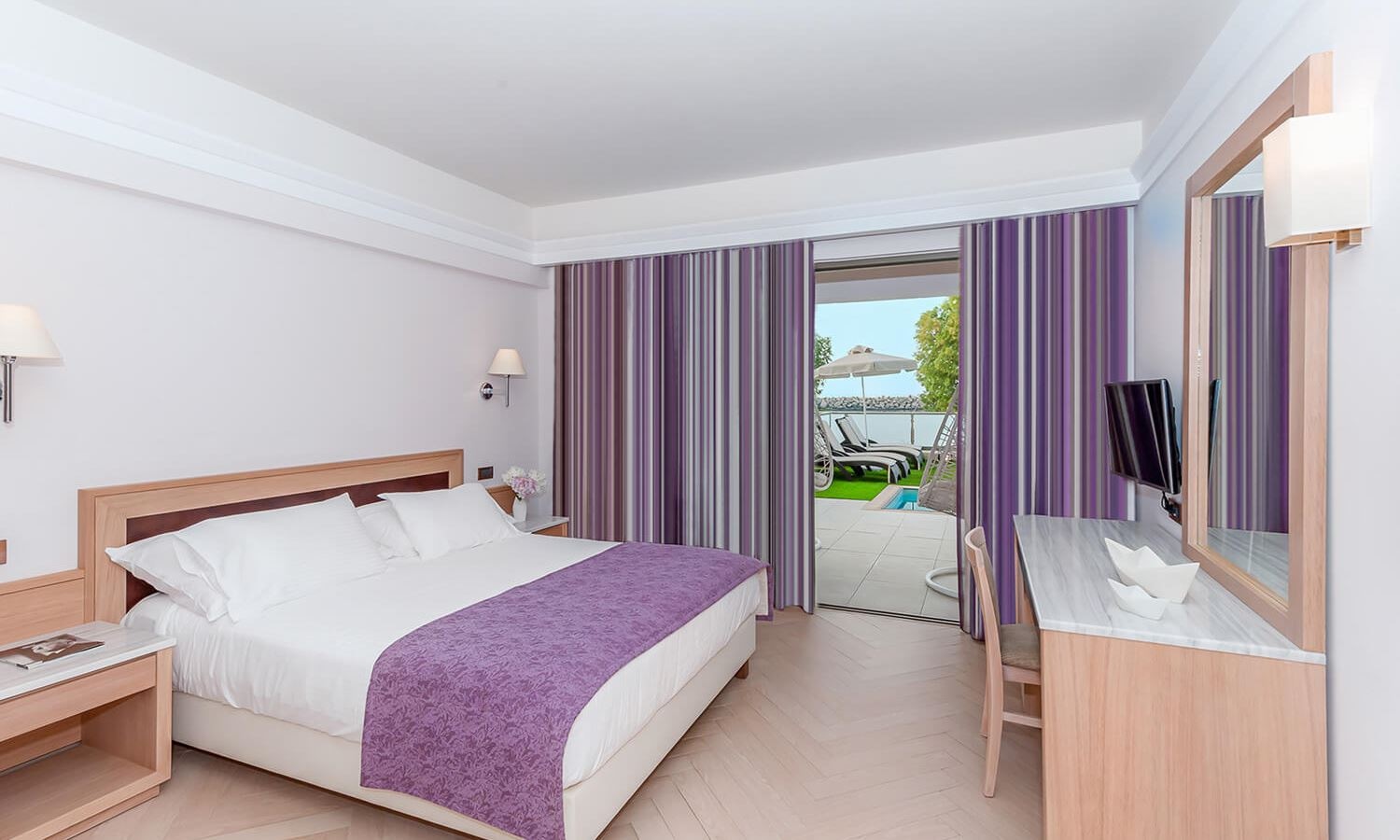 rooms-suite-with-private-pool-sea-view