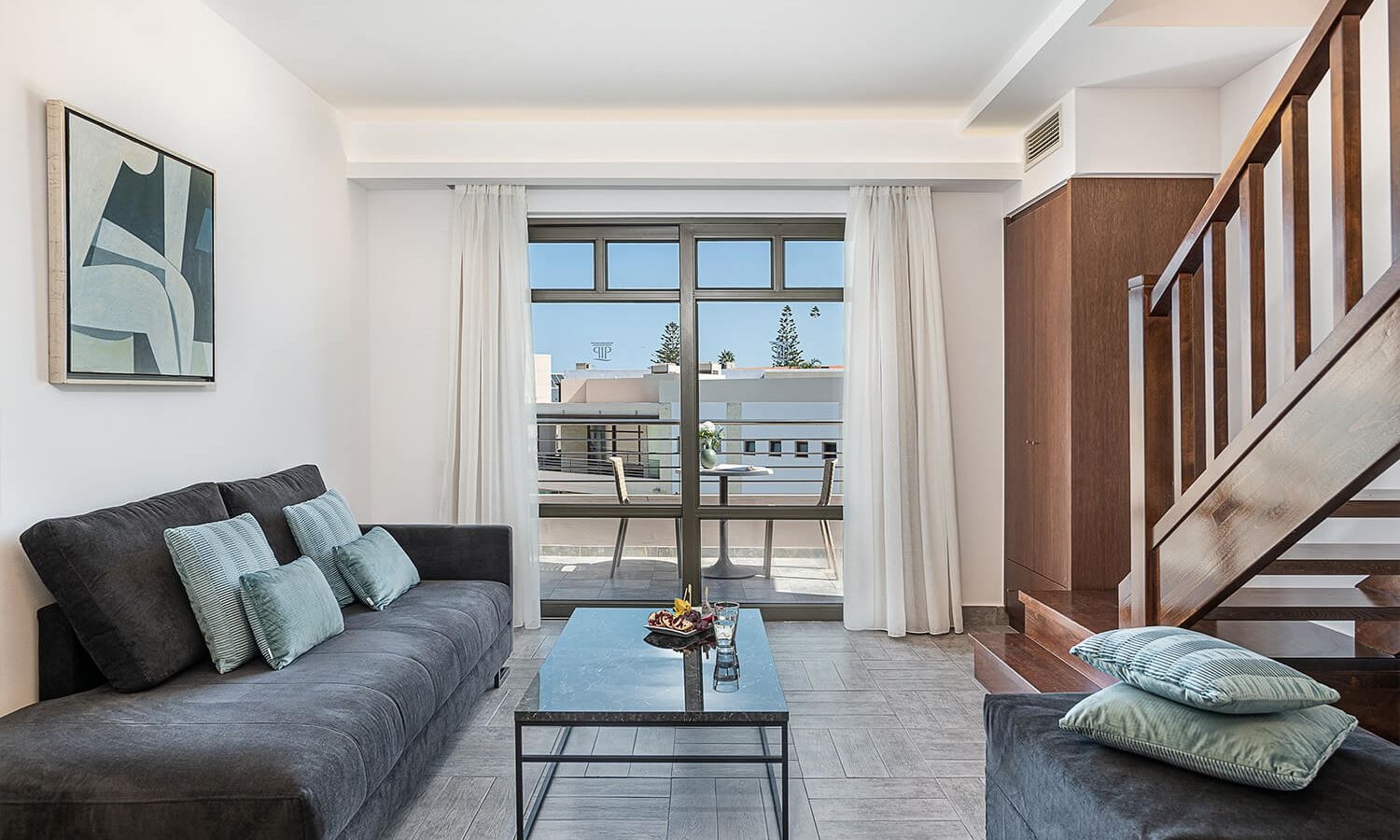 rooms-apartment-poolview