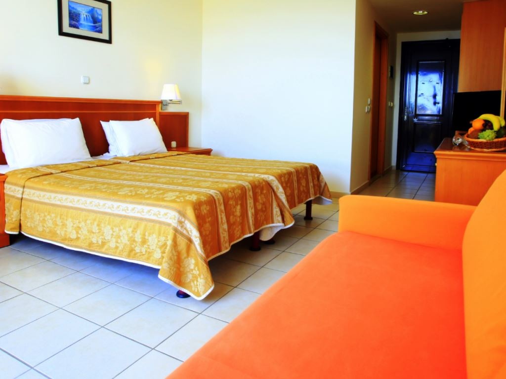 rooms-family-room-sea-view