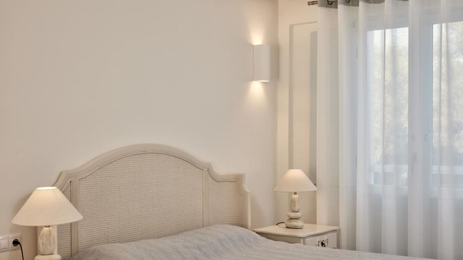 rooms-double-with-double-bed