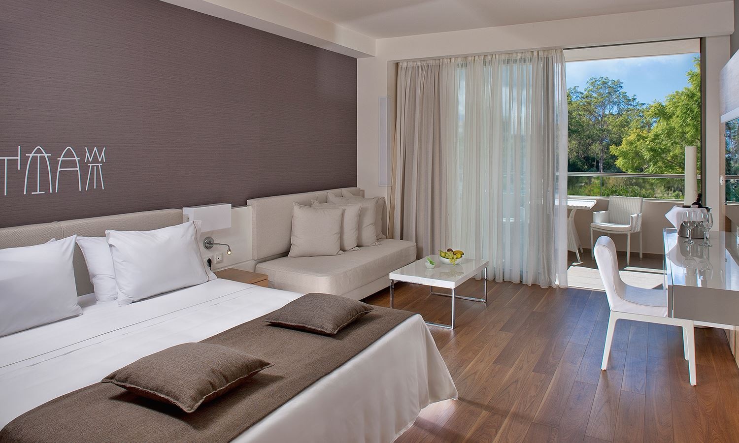 rooms-deluxe-room