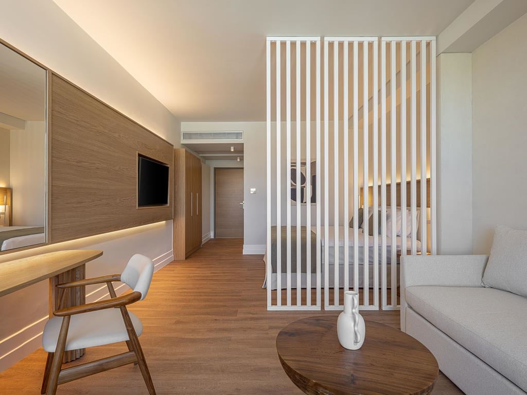 rooms-family-room