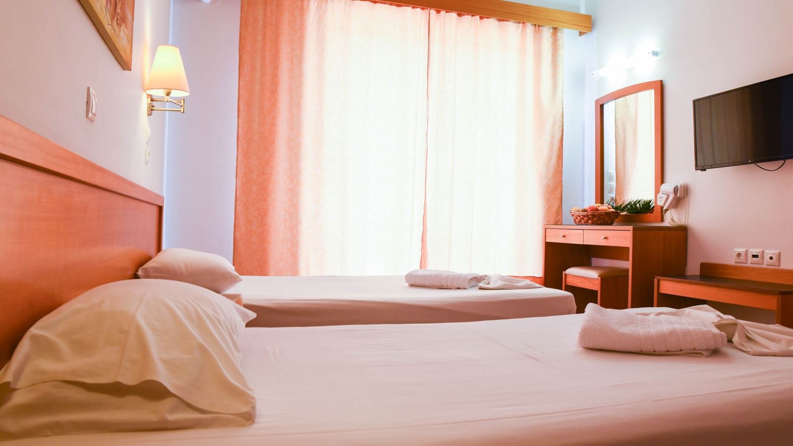 rooms-standard-family-bunkbed-room-balcony