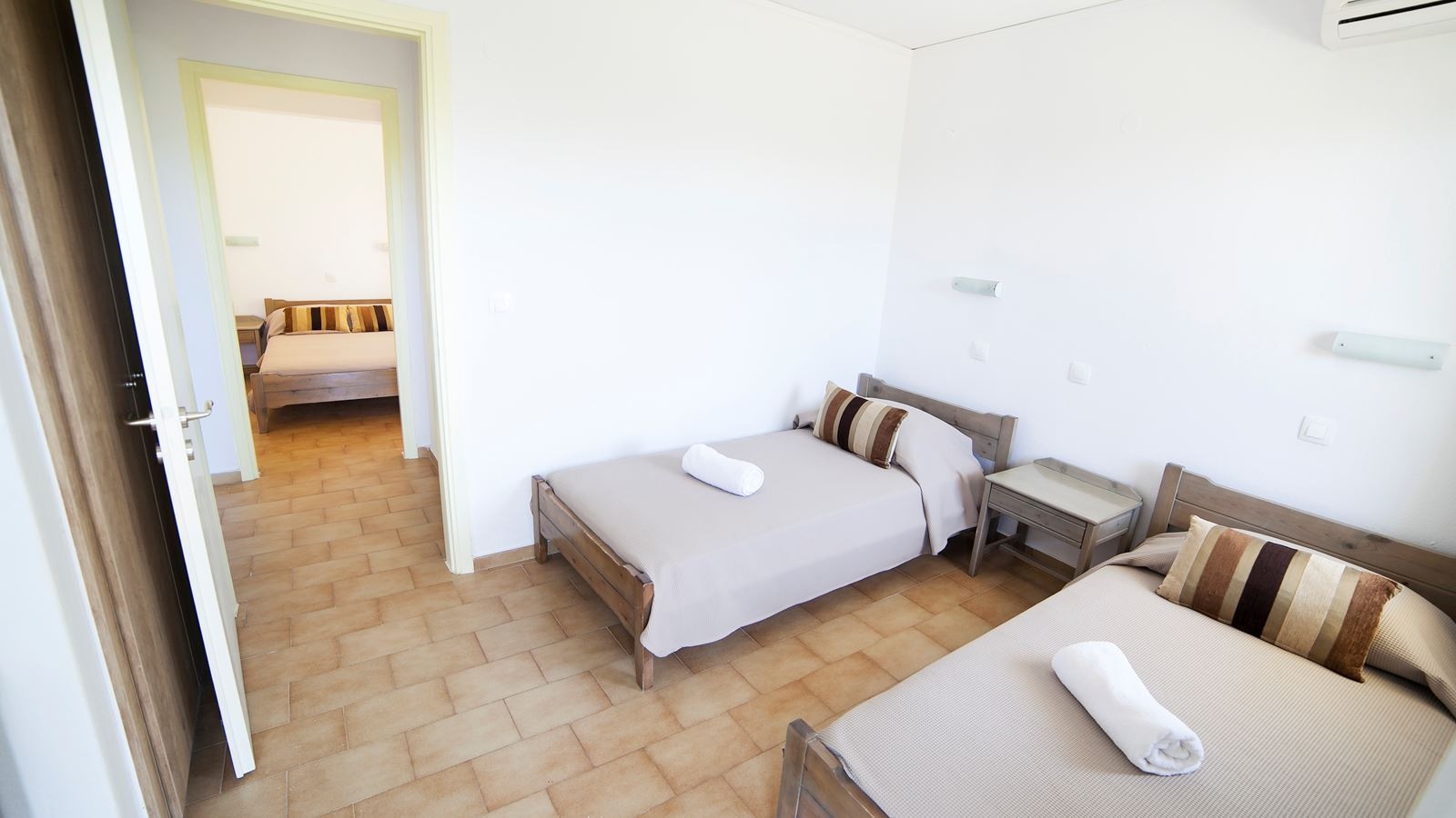 rooms-family-2-bedroom