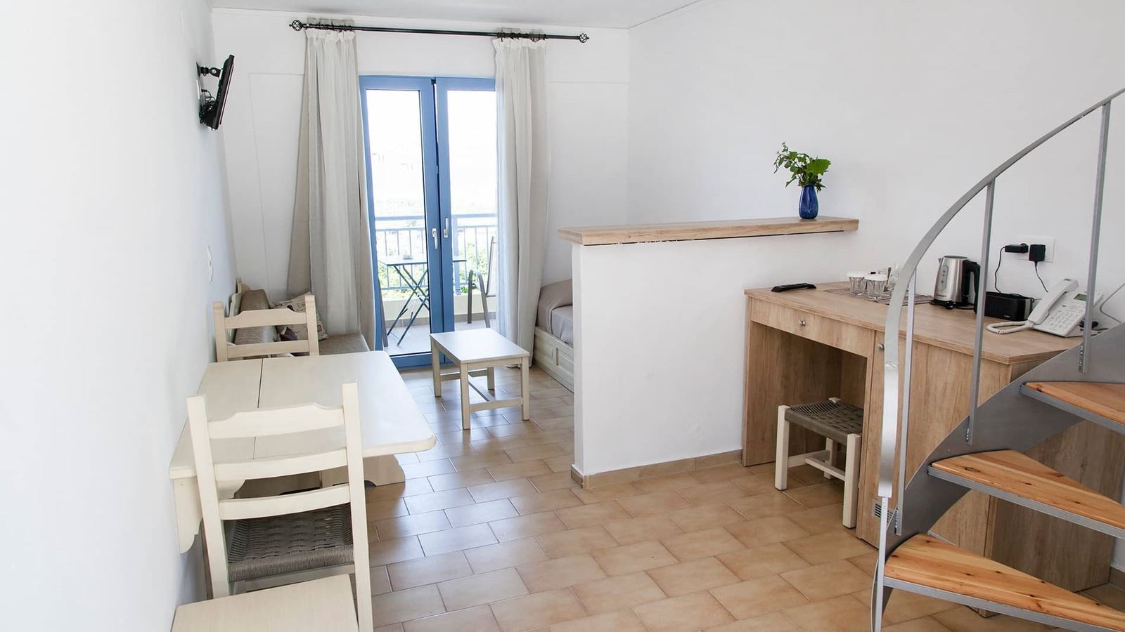 rooms-family-room-one-bedroom-sea-view