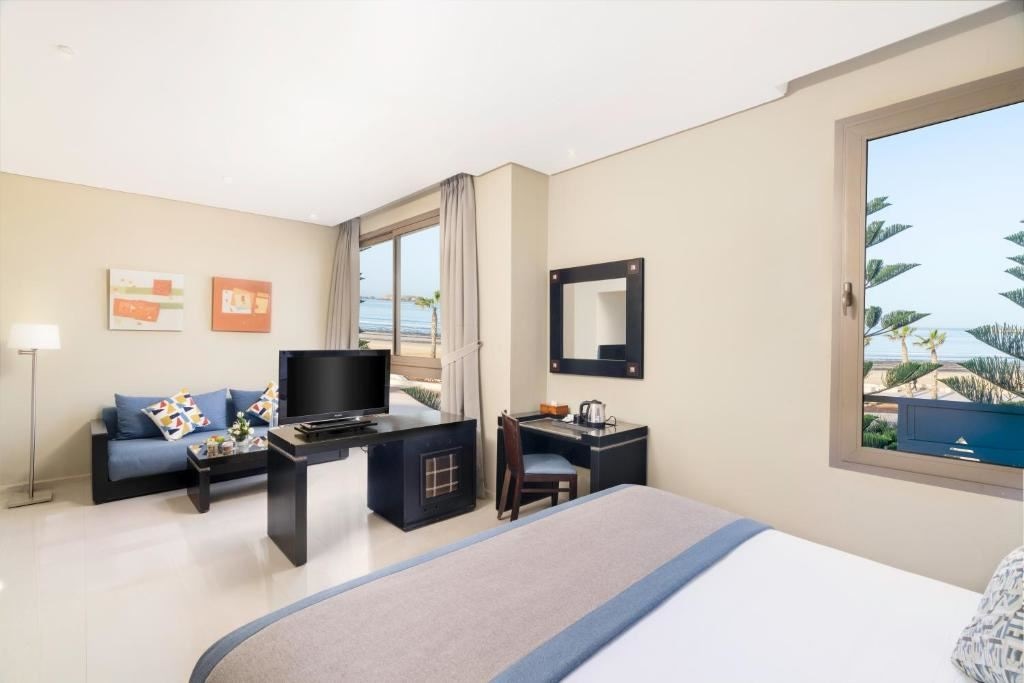 rooms-deluxe-room-seaview