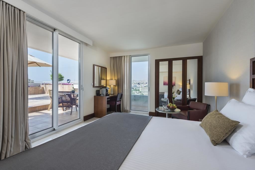 rooms-garden-room-mountain-view