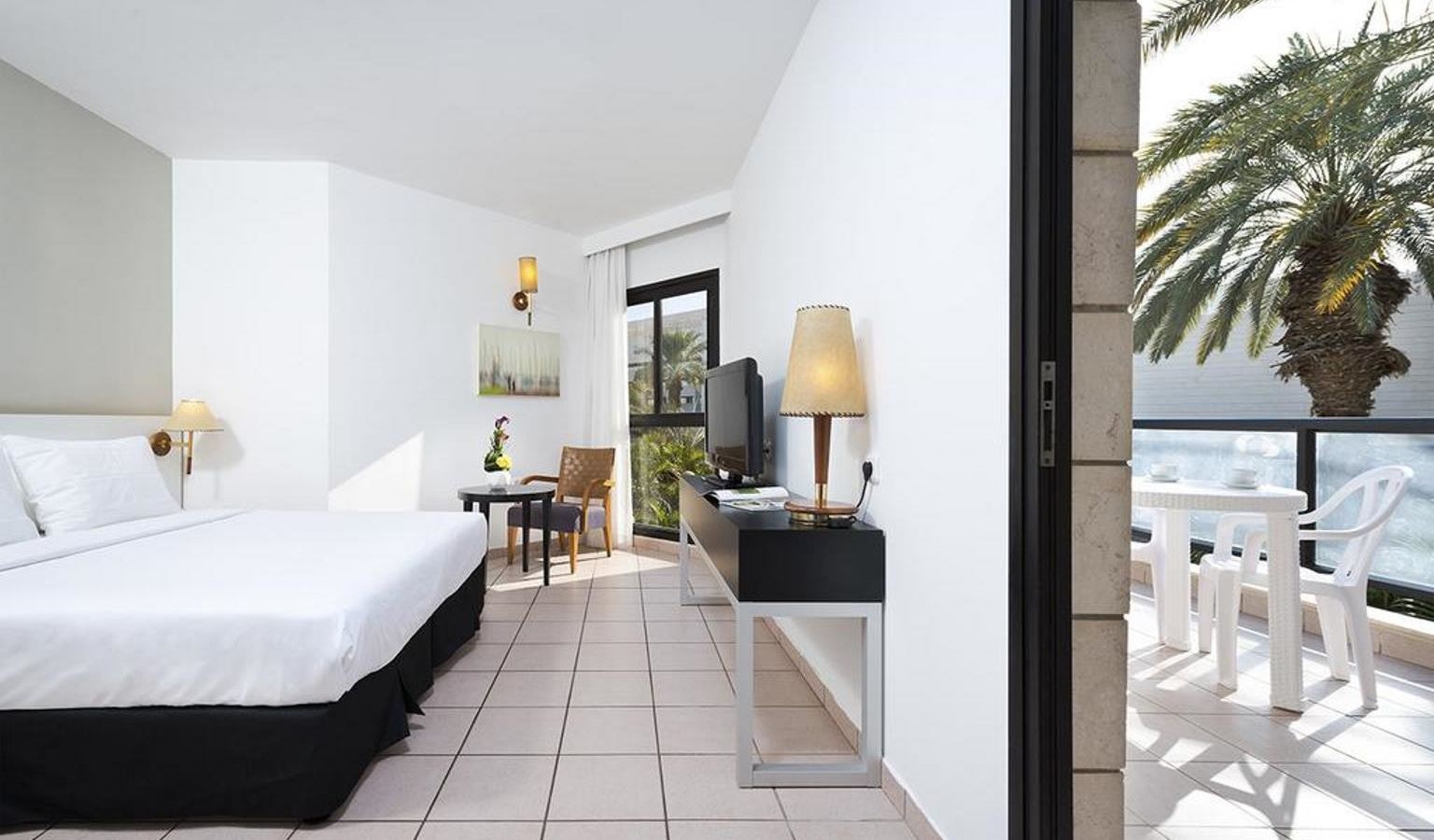 rooms-studio-with-balcony