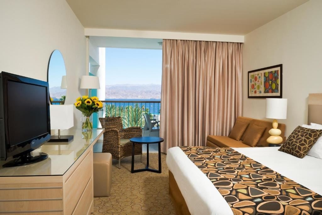 rooms-coral-room-str