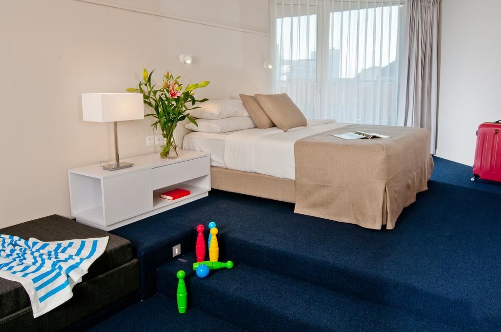 rooms-deluxe-tower-room