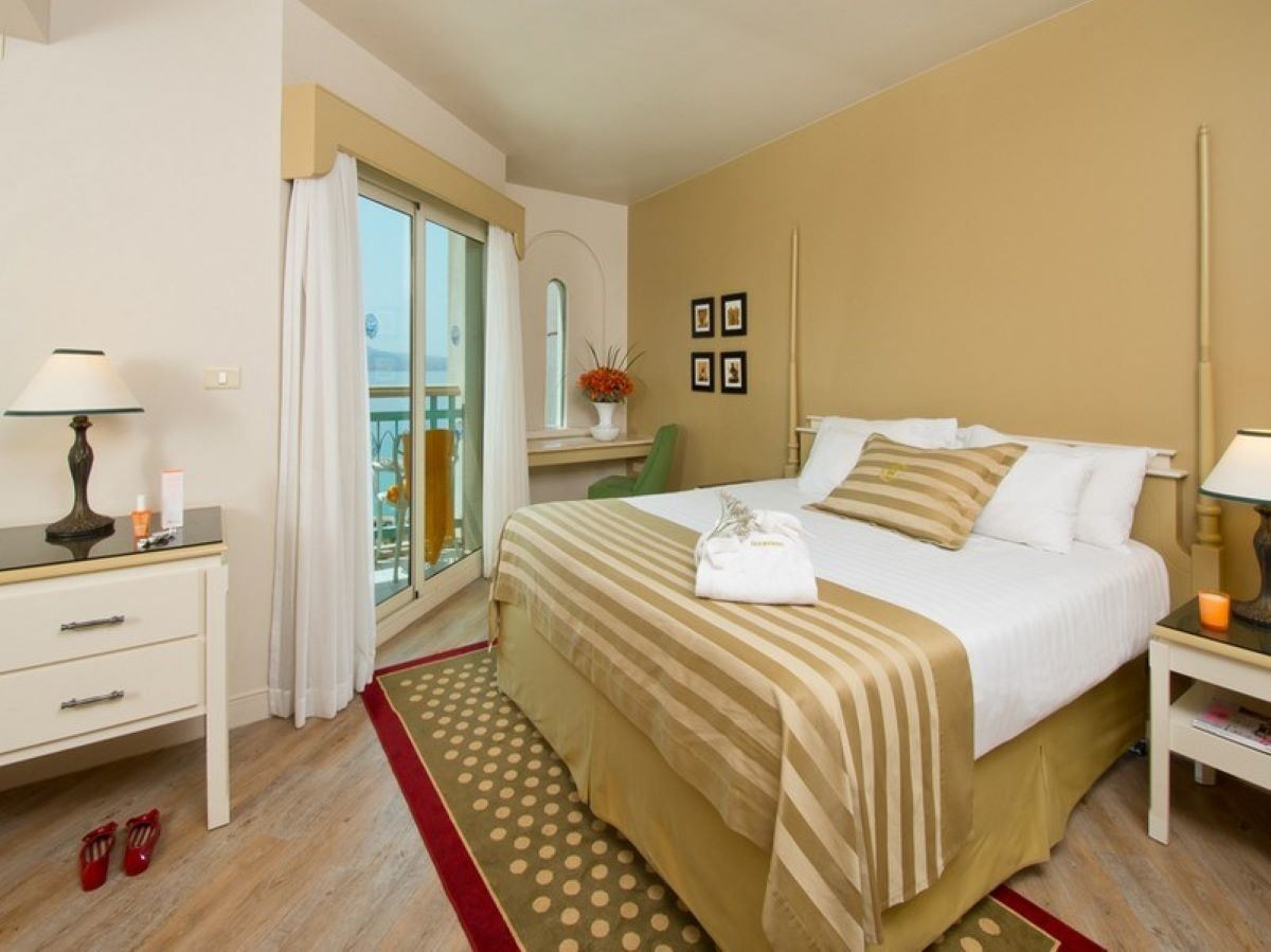 rooms-deluxe-castle-suites