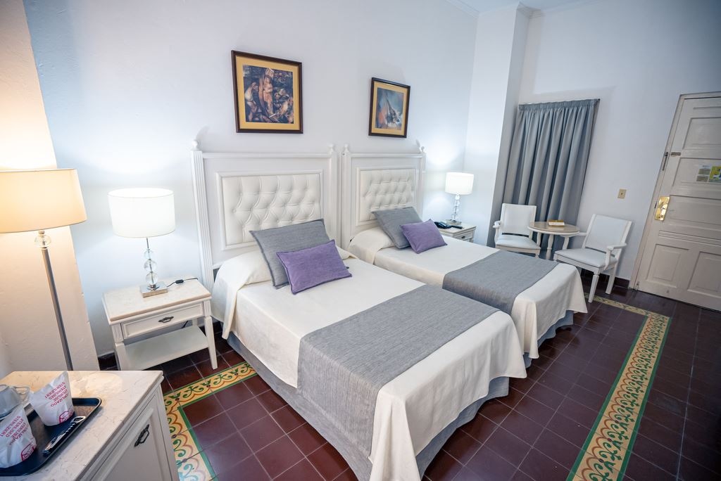 rooms-standard-room-with-balcony